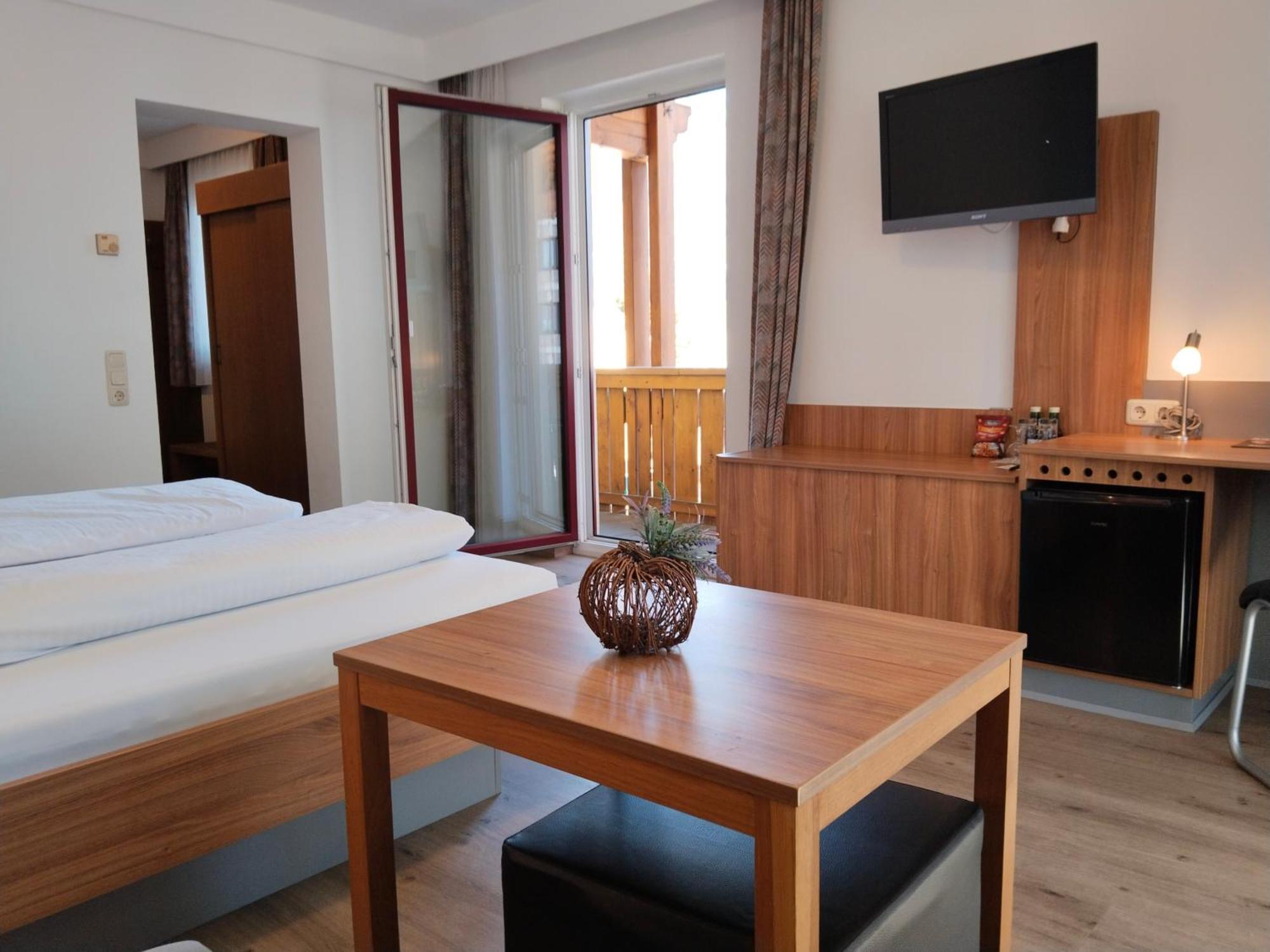 Dolomitenhotel Lienz Bagian luar foto