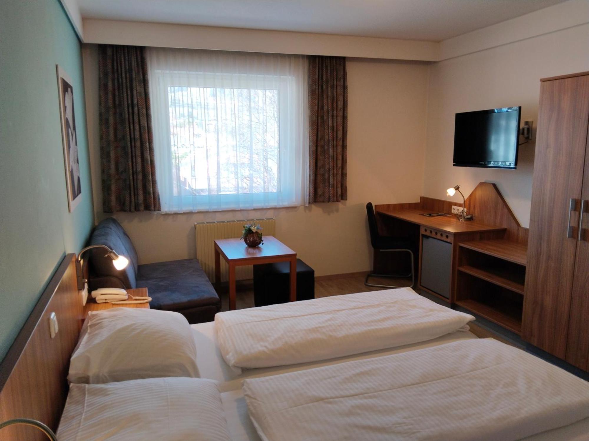 Dolomitenhotel Lienz Bagian luar foto